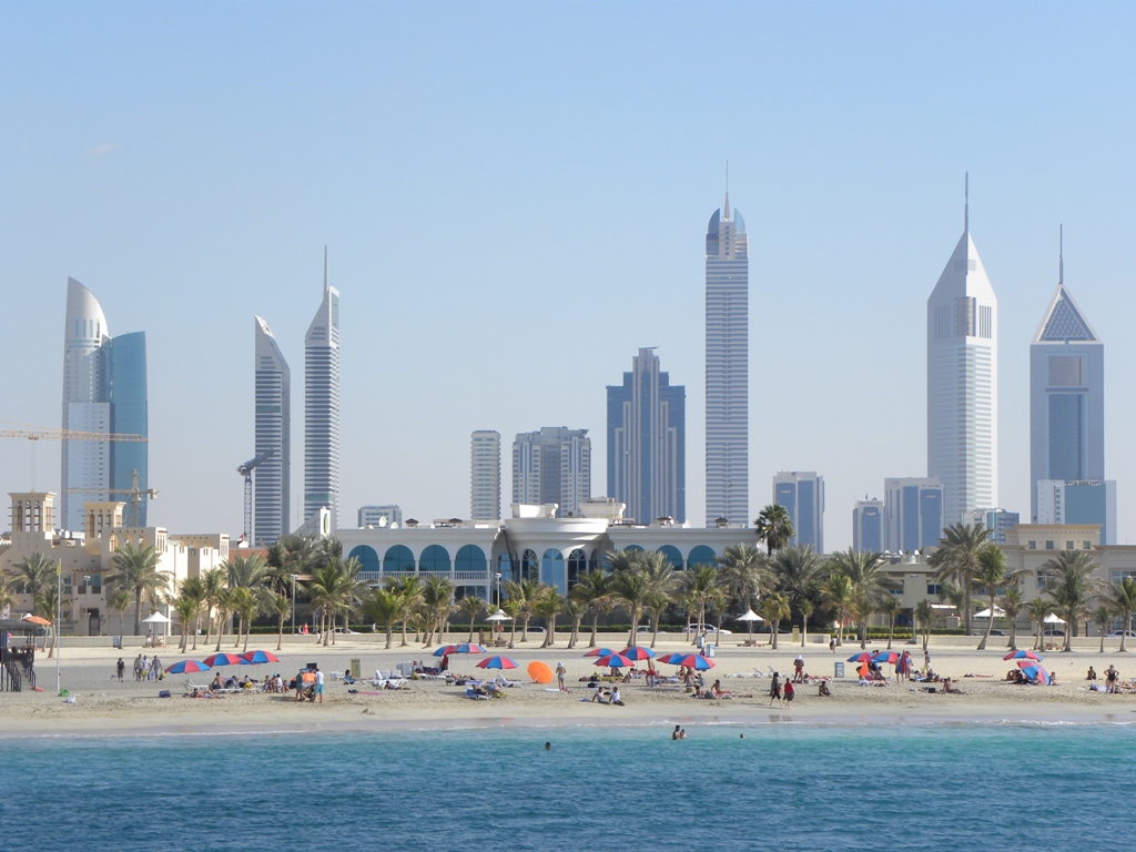 Пляжи абу даби. Пляж Корниш Абу-Даби. Corniche Beach Абу Даби. Пляж Корниш Шарджа. Дубай набережная Джумейра.